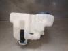 Front windscreen washer reservoir from a Mercedes A (W169), 2004 / 2012 1.7 A-170, Hatchback, Petrol, 1.699cc, 85kW (116pk), FWD, M266940, 2004-09 / 2012-06, 169.032; 169.232; 169.332 2005