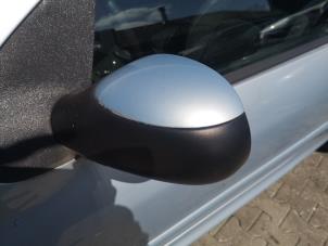 Used Wing mirror, left Peugeot 206 (2A/C/H/J/S) 1.4 16V Price on request offered by Bongers Auto-Onderdelen Zeeland
