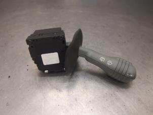 Usados Interruptor de limpiaparabrisas Renault Twingo (C06) 1.2 Precio de solicitud ofrecido por Bongers Auto-Onderdelen Zeeland