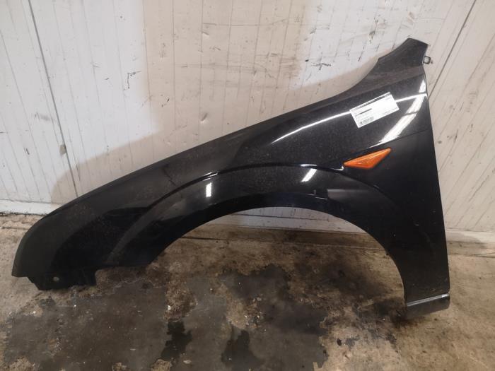 Front wing, left from a Ford Mondeo III Wagon 1.8 16V 2001