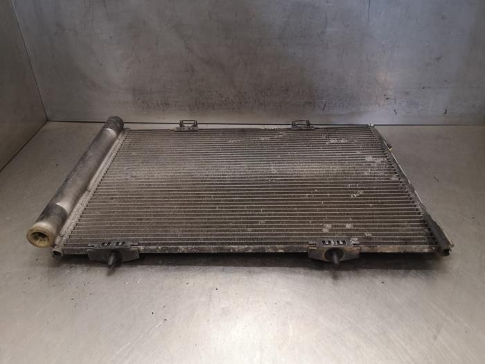 Air conditioning condenser from a Peugeot 207 CC (WB) 1.6 16V THP 2008