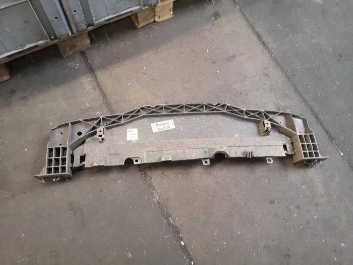Front bumper frame from a Peugeot 207 CC (WB) 1.6 16V THP 2008