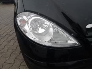 Used Headlight, right Mercedes A (W169) 1.5 A-150 5-Drs. Price on request offered by Bongers Auto-Onderdelen Zeeland