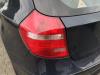 Taillight, left from a BMW 1 serie (E87/87N), 2003 / 2012 118d 16V, Hatchback, 4-dr, Diesel, 1,995cc, 100kW (136pk), RWD, N47D20A; N47D20C, 2007-03 / 2011-06, UD71; UD72 2009