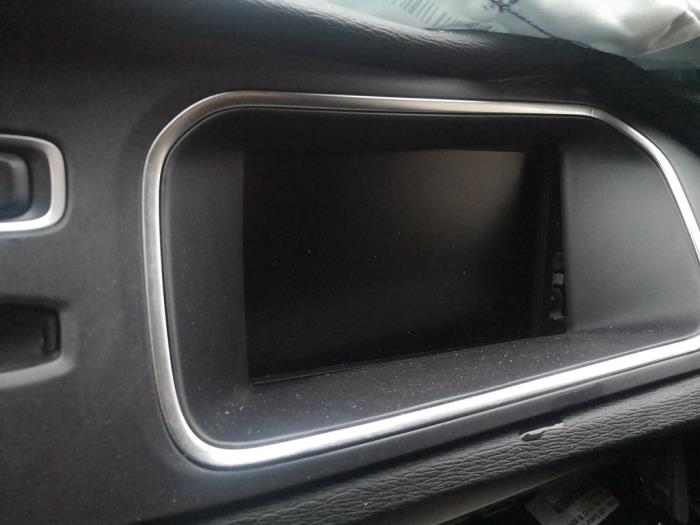 Gebrauchte Anzeige Innen Volvo V40 Cross Country (MZ) 1.5 T3 16V Geartronic Preis auf Anfrage angeboten von Bongers Auto-Onderdelen Zeeland
