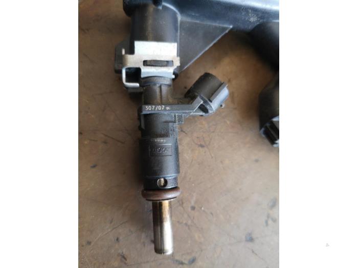 Injector (petrol injection) from a Peugeot 207 SW (WE/WU) 1.4 16V Vti 2008