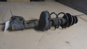 Used Front shock absorber rod, right Renault Clio Price on request offered by Bongers Auto-Onderdelen Zeeland