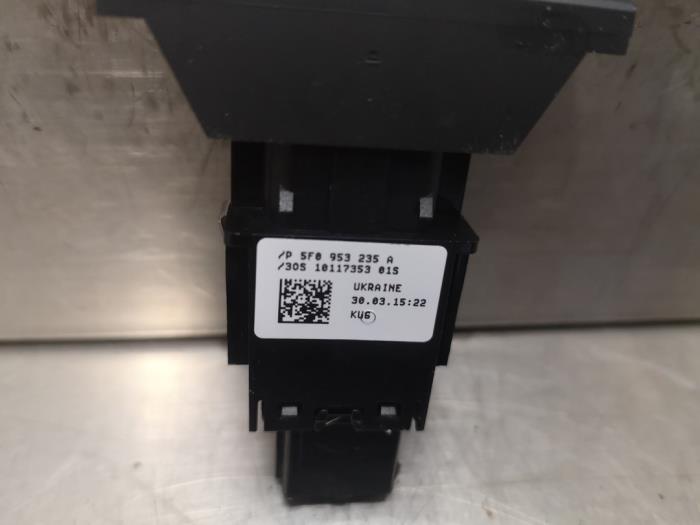 Panic lighting switch from a Seat Leon SC (5FC) 1.2 TSI Ecomotive 16V 2015