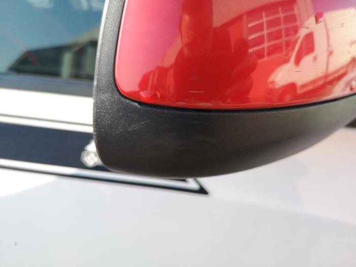 Außenspiegel rechts van een Renault Twingo III (AH) 1.0 SCe 70 12V 2014