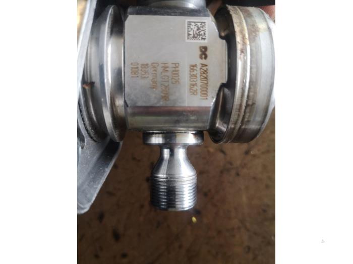 Mechanical fuel pump from a Renault Kadjar (RFEH) 1.3 TCE 140 FAP 16V 2019