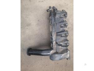 Used Rocker cover Mercedes Vaneo (W414) 1.6 Price on request offered by Bongers Auto-Onderdelen Zeeland