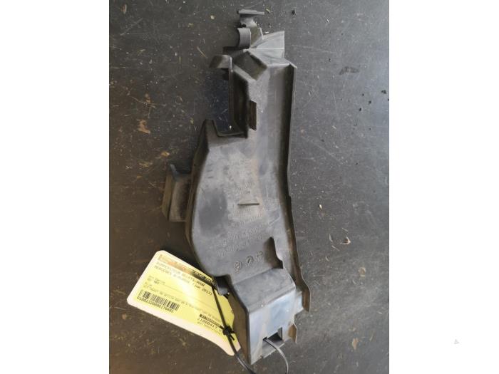 Front bumper bracket, right from a Mercedes-Benz A (W176) 1.6 A-180 16V 2013