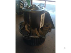 Used Heating and ventilation fan motor Peugeot 307 Break (3E) 1.6 HDi 90 16V Price on request offered by Bongers Auto-Onderdelen Zeeland