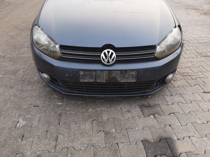 Front bumper from a Volkswagen Golf VI (5K1) 1.2 TSI 2011