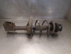 Used Front shock absorber rod, left Renault Clio II (BB/CB) 1.2 Price on request offered by Bongers Auto-Onderdelen Zeeland
