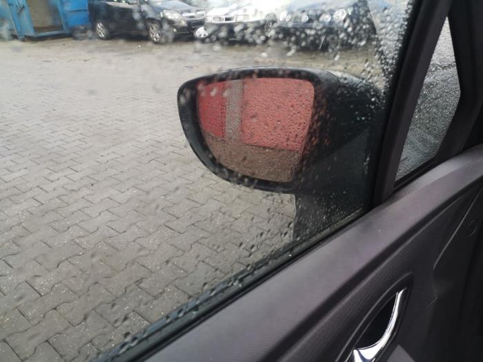 Außenspiegel links van een Renault Clio IV (5R) 1.2 16V GPL 2013
