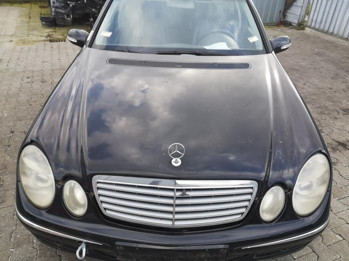 Bonnet from a Mercedes-Benz E (W211) 2.2 E-220 CDI 16V 2002