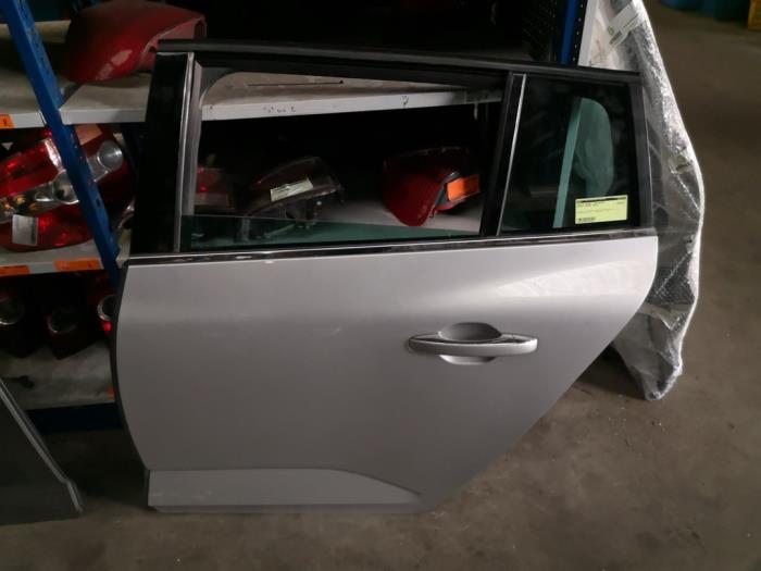Drzwi lewe tylne wersja 4-drzwiowa z Renault Megane IV Estate (RFBK) 1.3 TCE 160 16V 2018