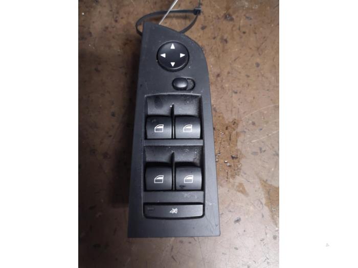 Electric window switch from a BMW 3 serie Touring (E91) 318d 16V 2009