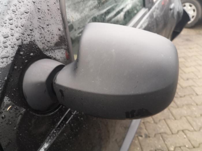 Wing mirror, left from a Dacia Duster (HS) 1.6 SCe 115 16V 2017