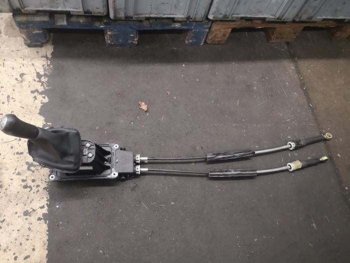 Gearbox shift cable from a Renault Captur (2R) 0.9 Energy TCE 12V 2013
