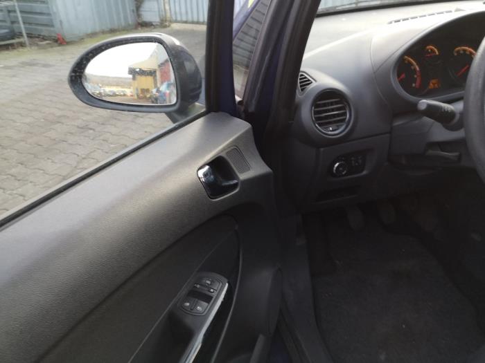 Außenspiegel rechts van een Opel Corsa D 1.4 16V Twinport 2011