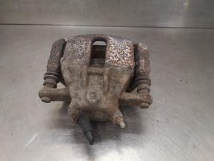 Used Front brake calliper, right Renault Clio III (BR/CR) 1.5 dCi 85 Price on request offered by Bongers Auto-Onderdelen Zeeland
