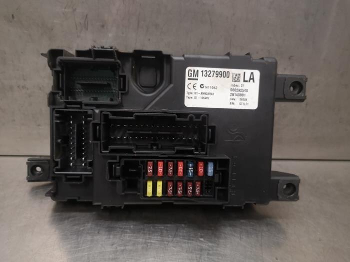 Fuse box from a Opel Corsa D 1.2 16V 2008