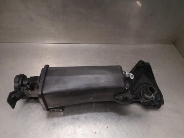 Expansion vessel from a BMW 3 serie (E46/4) 316i 2001