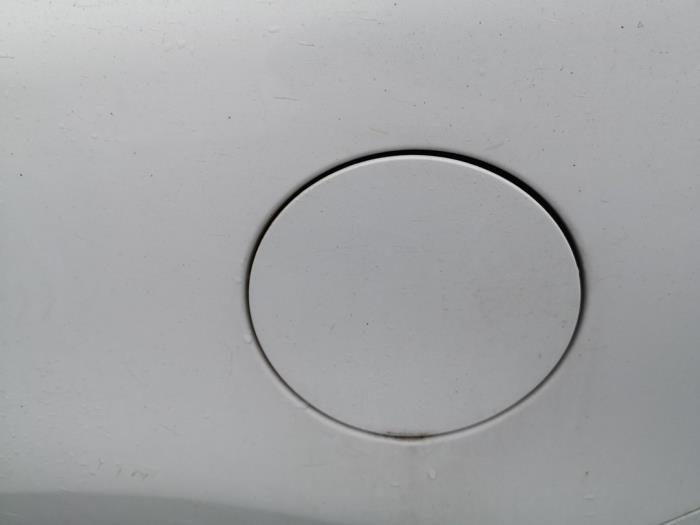 Tank cap cover from a Kia Cee'd Sportswagon (JDC5) 1.4 CRDi 16V 2013