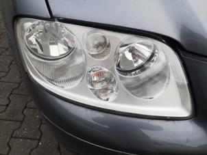 Używane Reflektor prawy Volkswagen Touran (1T1/T2) 1.9 TDI 105 Euro 3 Cena na żądanie oferowane przez Bongers Auto-Onderdelen Zeeland