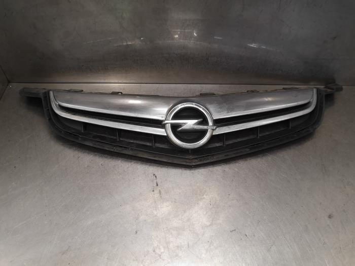Używane Grill Opel Ampera-e 1.4 16V Cena na żądanie oferowane przez Bongers Auto-Onderdelen Zeeland
