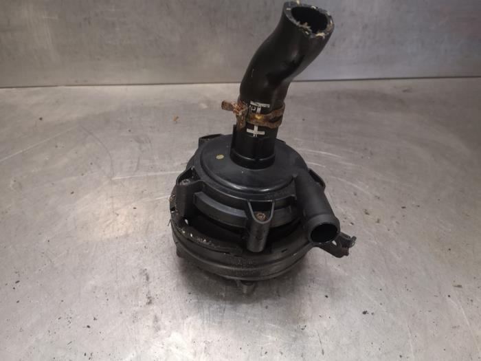 Begagnade Extra vattenpump Opel Ampera-e 1.4 16V Pris på förfrågan erbjuds av Bongers Auto-Onderdelen Zeeland