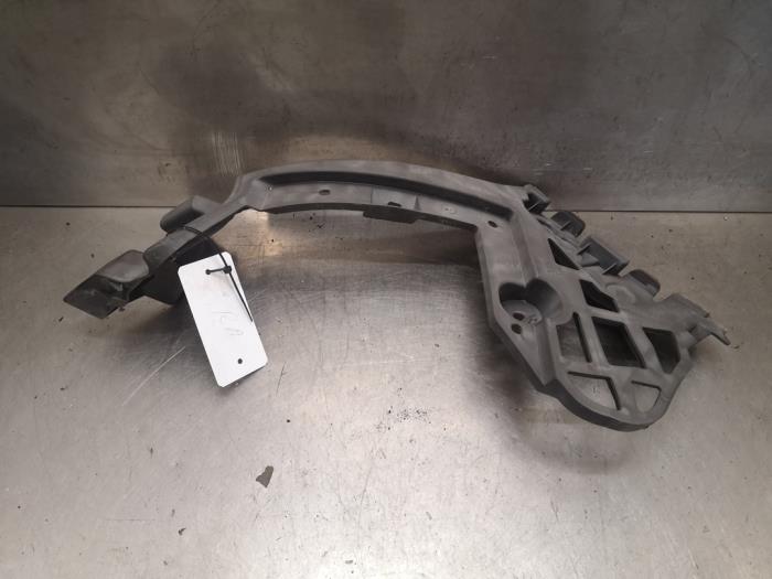 Rear bumper bracket, right from a Renault Clio 2008