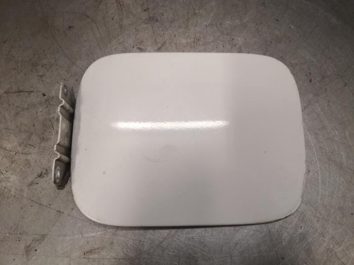 Tank cap cover from a Volkswagen Caddy III (2KA,2KH,2CA,2CH) 1.4 16V 2005