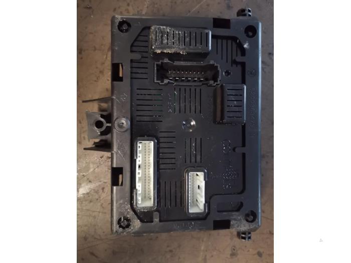 Używane Modul Comfort Renault Clio Cena na żądanie oferowane przez Bongers Auto-Onderdelen Zeeland