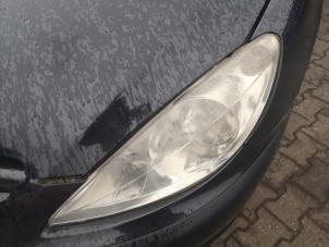 Used Headlight, left Peugeot 307 (3A/C/D) 1.4 16V Price on request offered by Bongers Auto-Onderdelen Zeeland