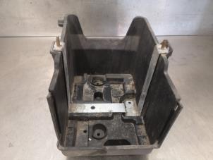 Usados Caja de batería Ford Fiesta 6 (JA8) 1.25 16V Precio de solicitud ofrecido por Bongers Auto-Onderdelen Zeeland