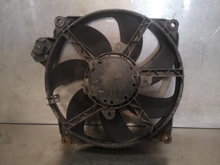 Cooling fans from a Renault Megane III Grandtour (KZ) 1.5 dCi 110 2012
