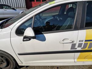 Used Door 4-door, front left Peugeot 207 SW (WE/WU) 1.6 HDi 16V Price on request offered by Bongers Auto-Onderdelen Zeeland