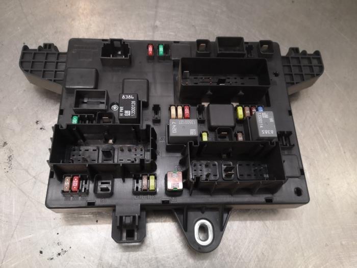 Fuse box Opel Astra J 1.3 CDTI 16V EcoFlex - 365927271