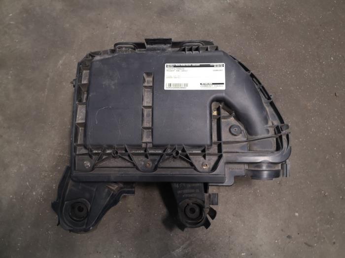 Gebrauchte Luftfiltergehäuse Peugeot 308 (4A/C) 1.6 HDi Preis auf Anfrage angeboten von Bongers Auto-Onderdelen Zeeland