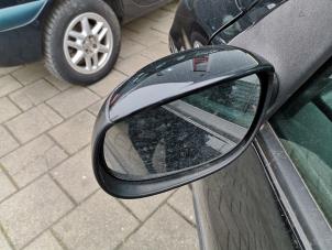 Used Wing mirror, left Peugeot 206 (2A/C/H/J/S) 1.4 XR,XS,XT,Gentry Price on request offered by Bongers Auto-Onderdelen Zeeland