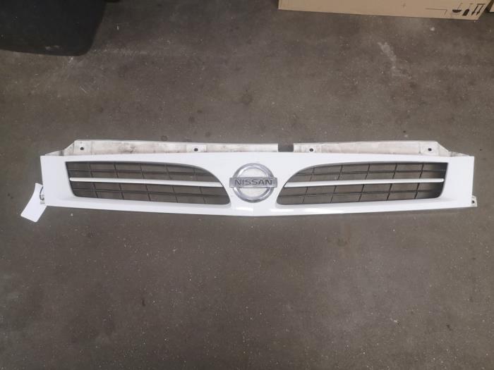 Używane Grill Nissan Interstar Cena na żądanie oferowane przez Bongers Auto-Onderdelen Zeeland
