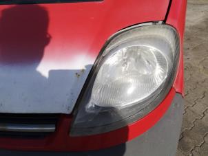 Used Headlight, left Opel Vivaro 1.9 DTI 16V Price on request offered by Bongers Auto-Onderdelen Zeeland