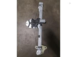 Used Window mechanism 4-door, front right Renault Clio IV (5R) 0.9 Energy TCE 90 12V Price on request offered by Bongers Auto-Onderdelen Zeeland