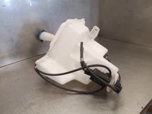 Usagé Réservoir lave-glace avant Hyundai i30 Coupe (GDHB3) 1.4 16V Prix sur demande proposé par Bongers Auto-Onderdelen Zeeland