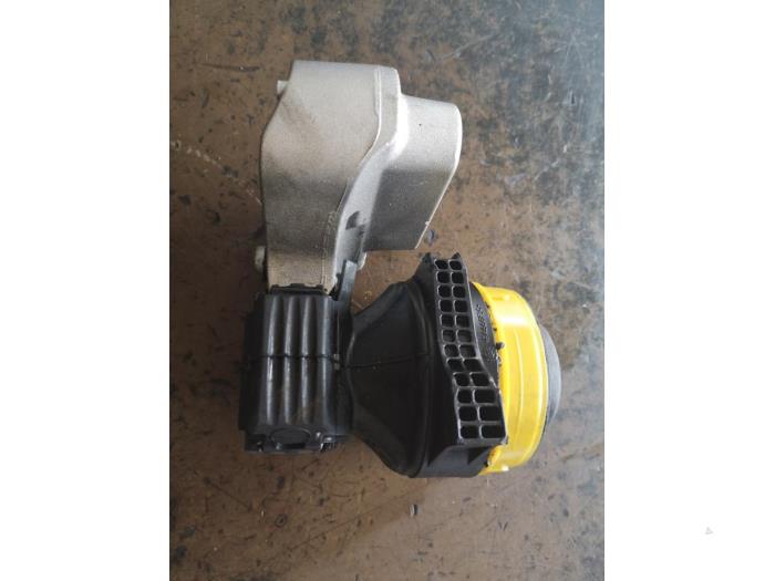 Used Engine mount Ford Ecosport Price on request offered by Bongers Auto-Onderdelen Zeeland