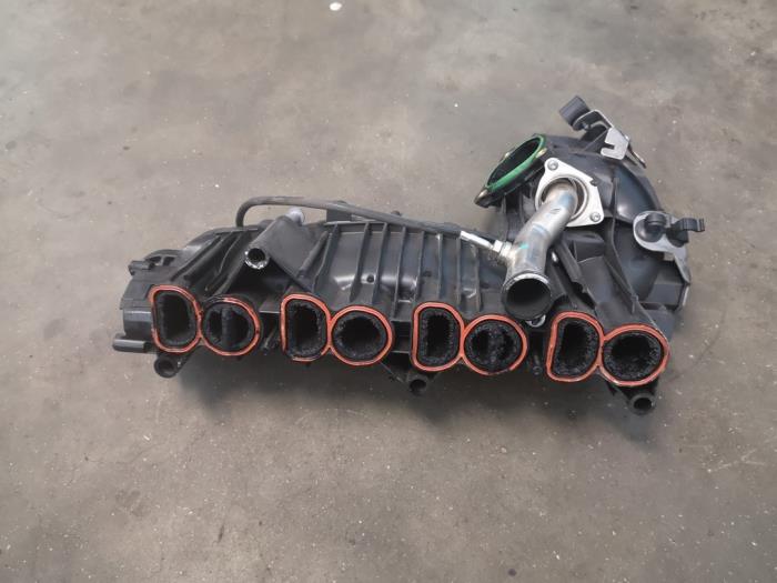 Intake manifold from a BMW 3 serie Touring (E91) 318d 16V 2009