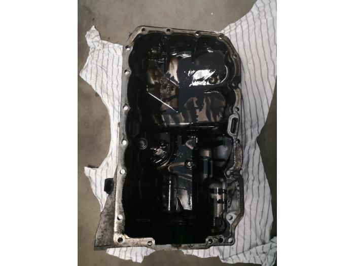 Sump from a BMW 1 serie (E87/87N) 118d 16V 2009